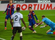 米兰体育app-梅西再破门，巴萨逆转击败瓦伦西亚