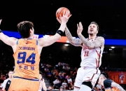 米兰体育入口-客场作战，球队逆转战胜对手