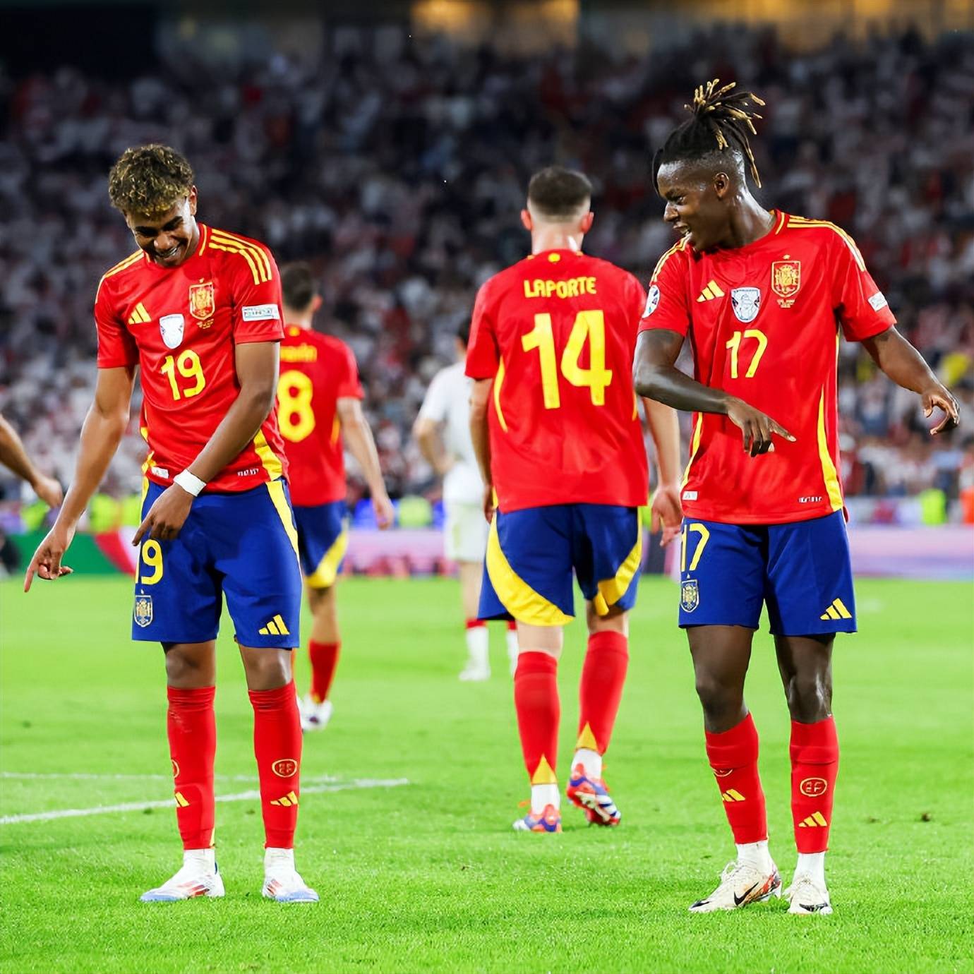 欧洲杯预选赛激战，波波维奇指挥下队伍取胜