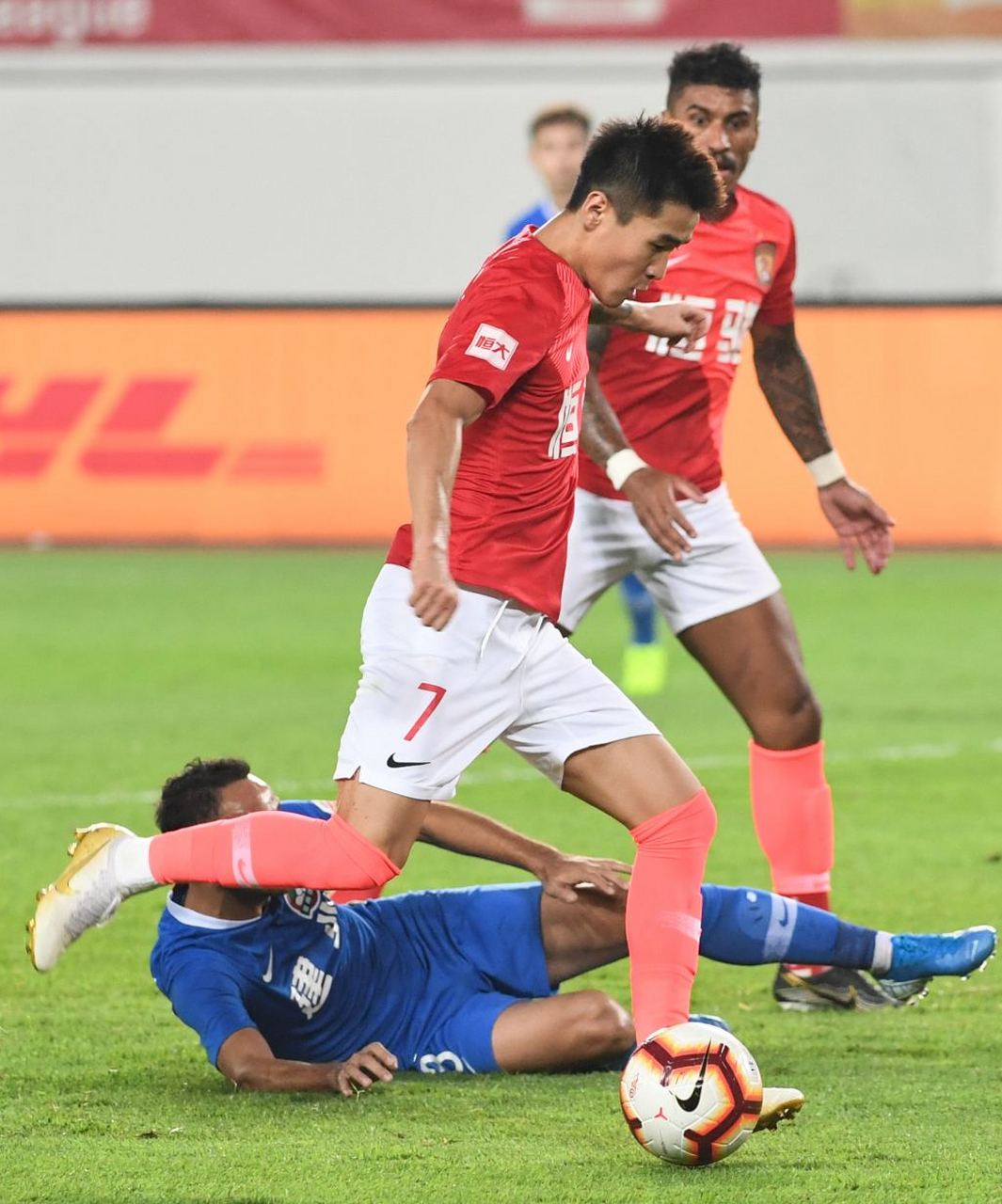 河南建业险胜，豪取重要三分