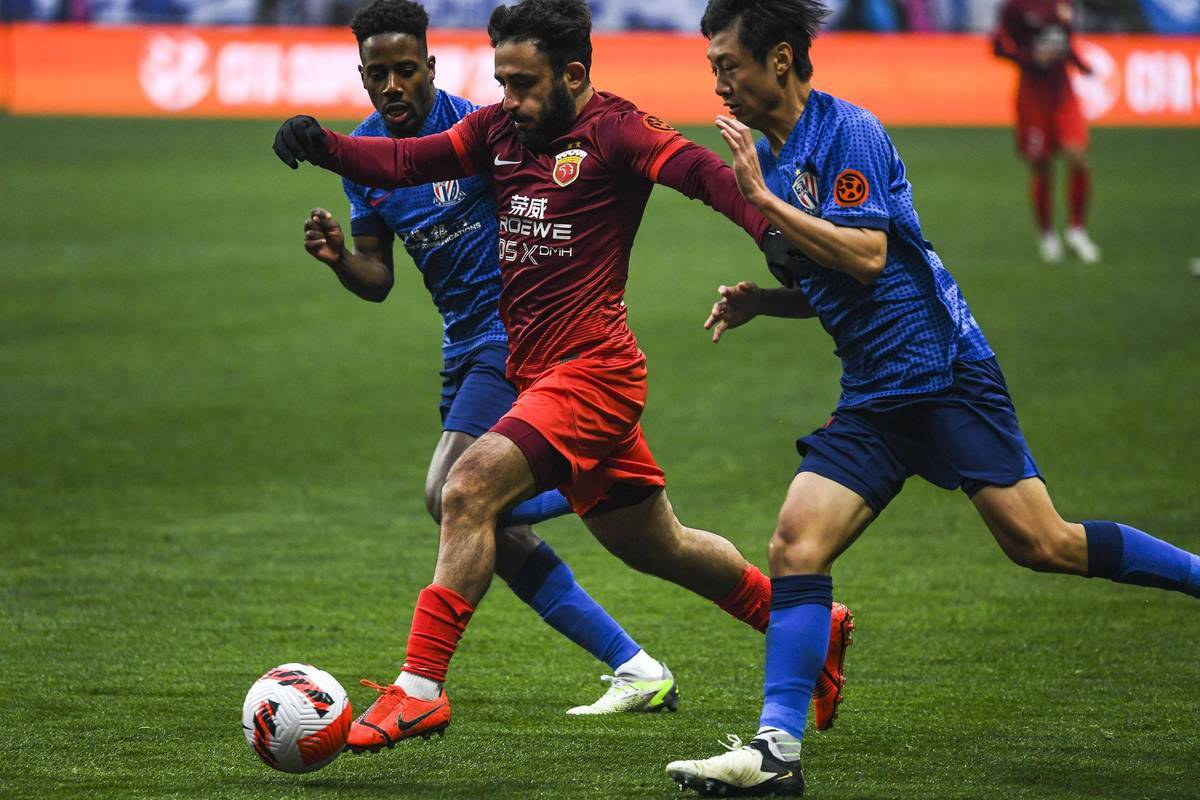 关于上海绿地申花浦东体育场传来激烈对决，势均力敌的信息