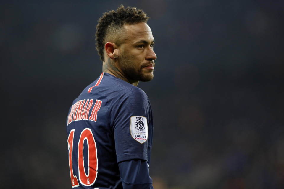 巴黎大胜晋级，内马尔梅开金球