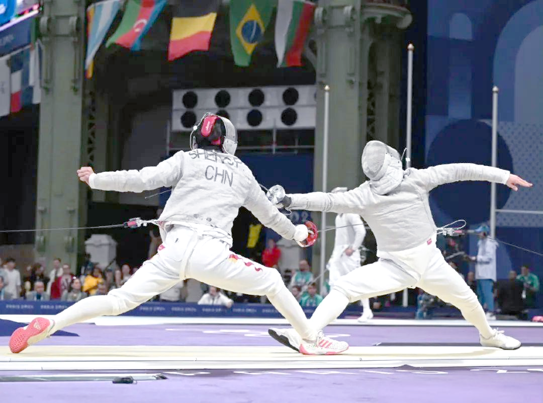 乌克兰选手在角逐中勇夺击剑女子团体银牌
