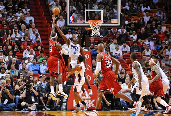 山猫客场击败快船，唐西奇砍下24分