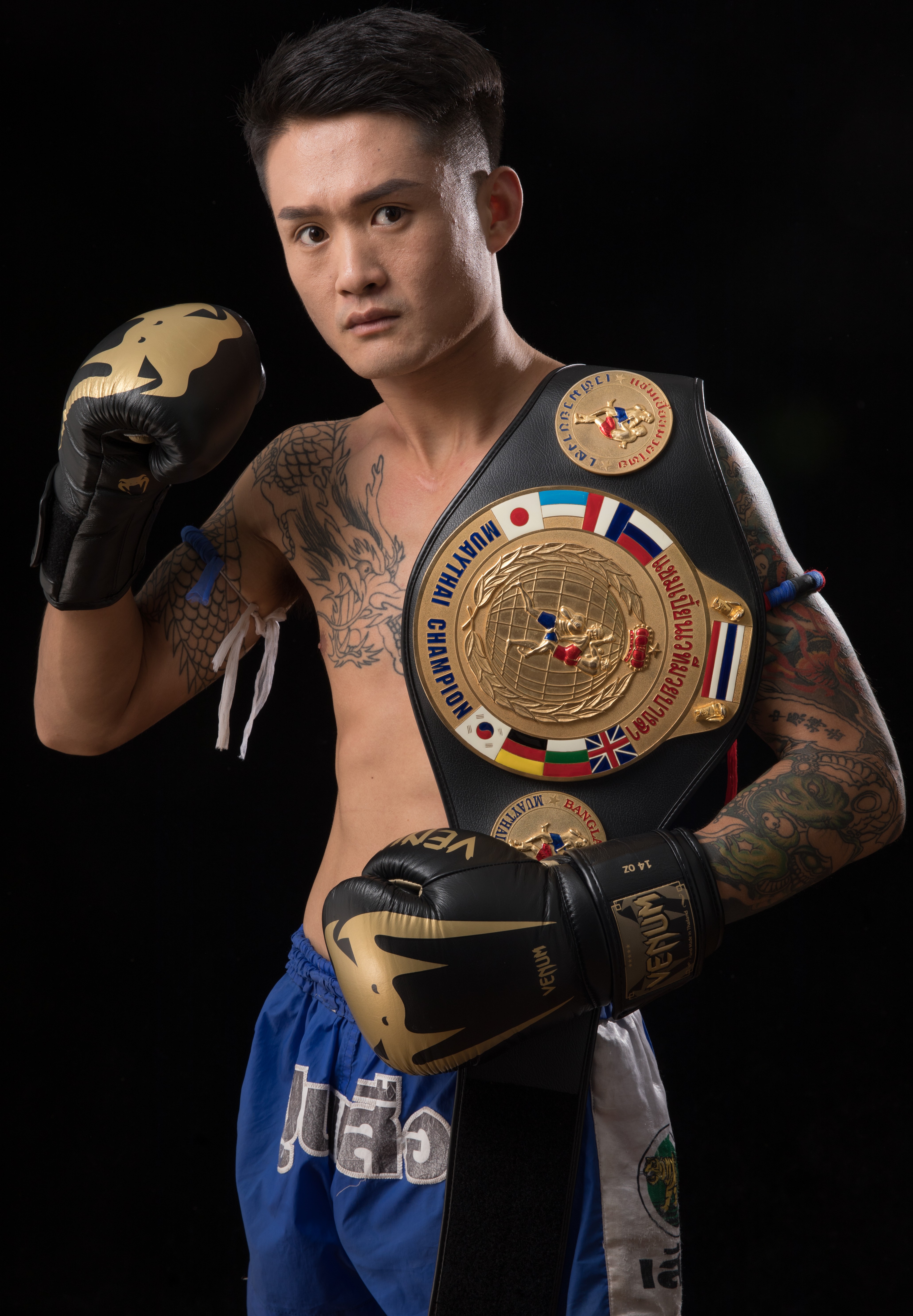 泰国跆拳道选手勇夺金牌霸气十足