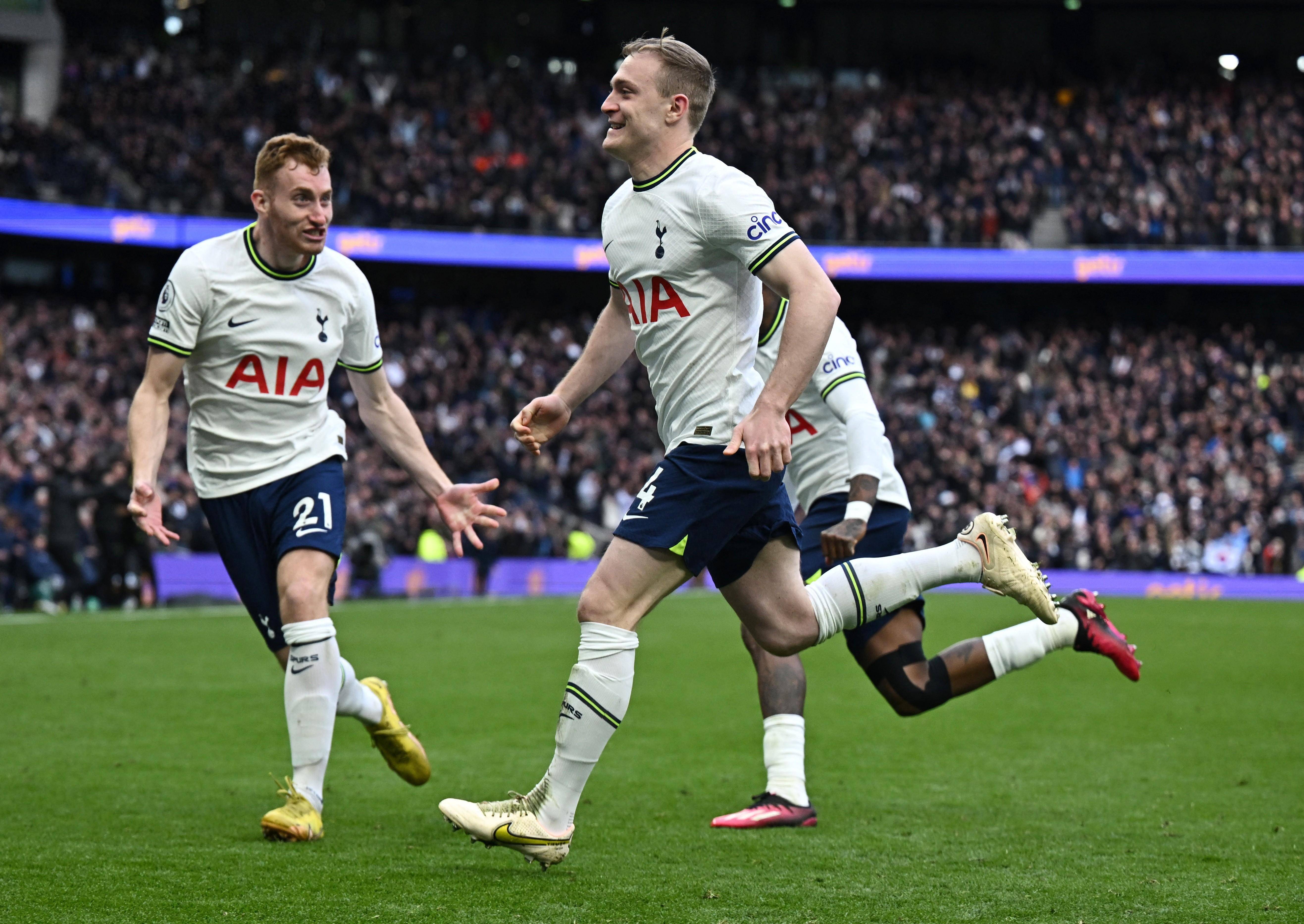 包含热刺主场轻松击败对手，球队状态火爆的词条