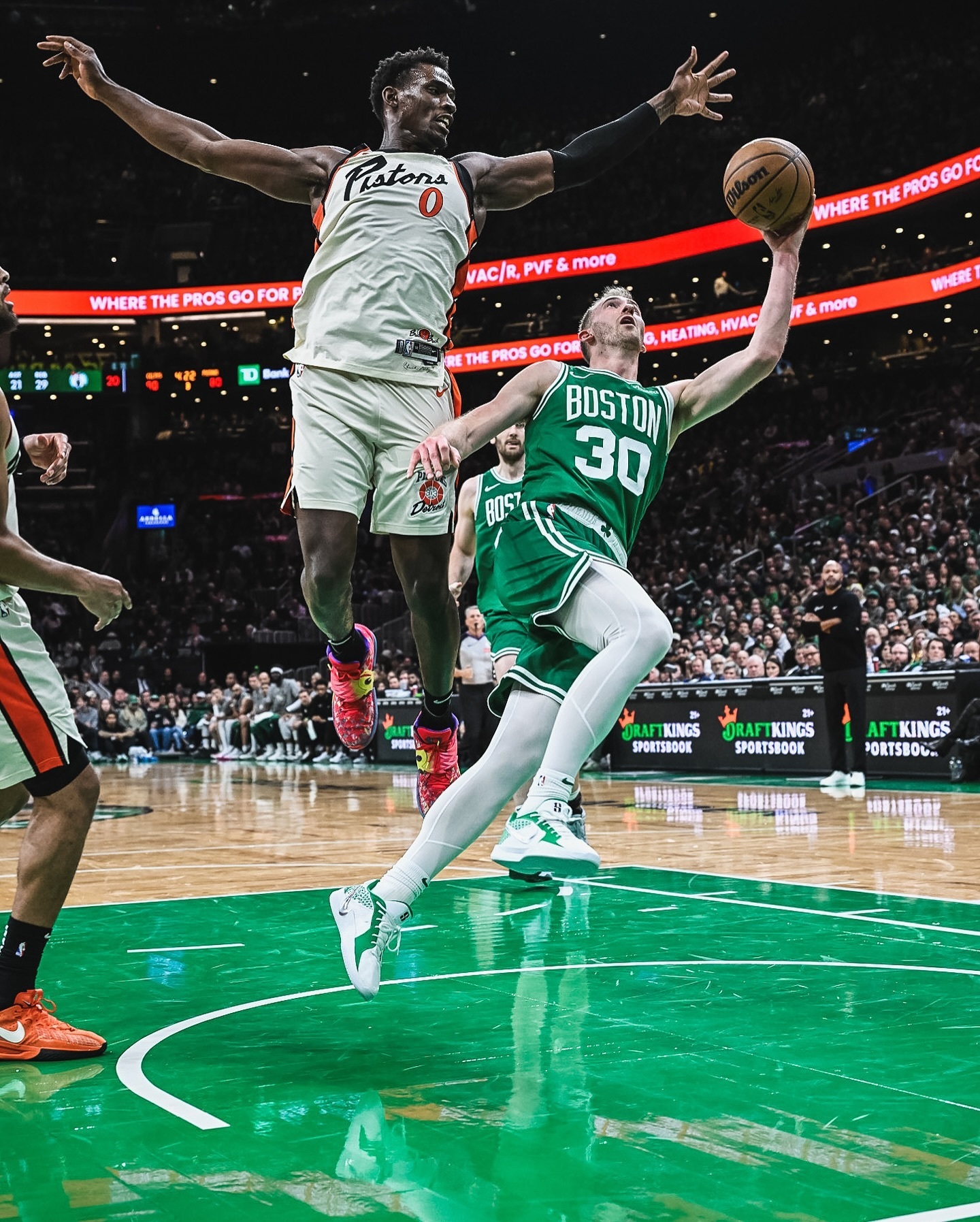 活塞负于凯尔特人,布朗17分领先全队 活塞负于凯尔特人,布朗17分领先全队