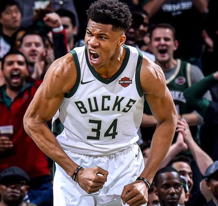 雄鹿大胜开拓者，安戴托春风得意