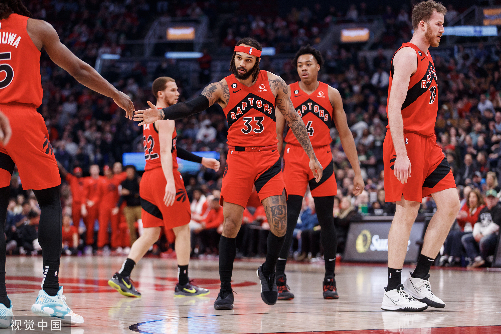 猛龙主场擒雄鹿,取得三连胜 猛龙主场擒雄鹿,取得三连胜