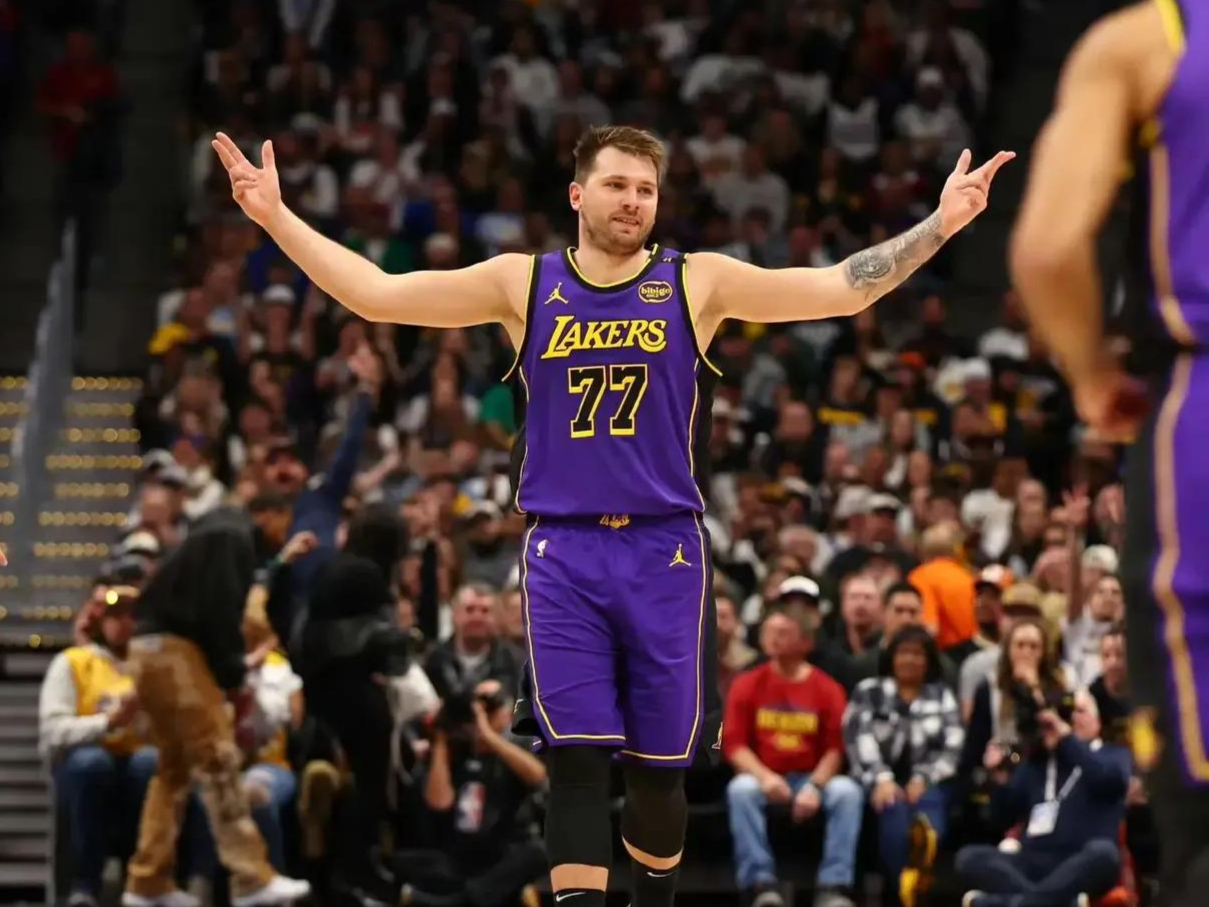 关于湖人客场胜开拓者，取得九连胜的信息