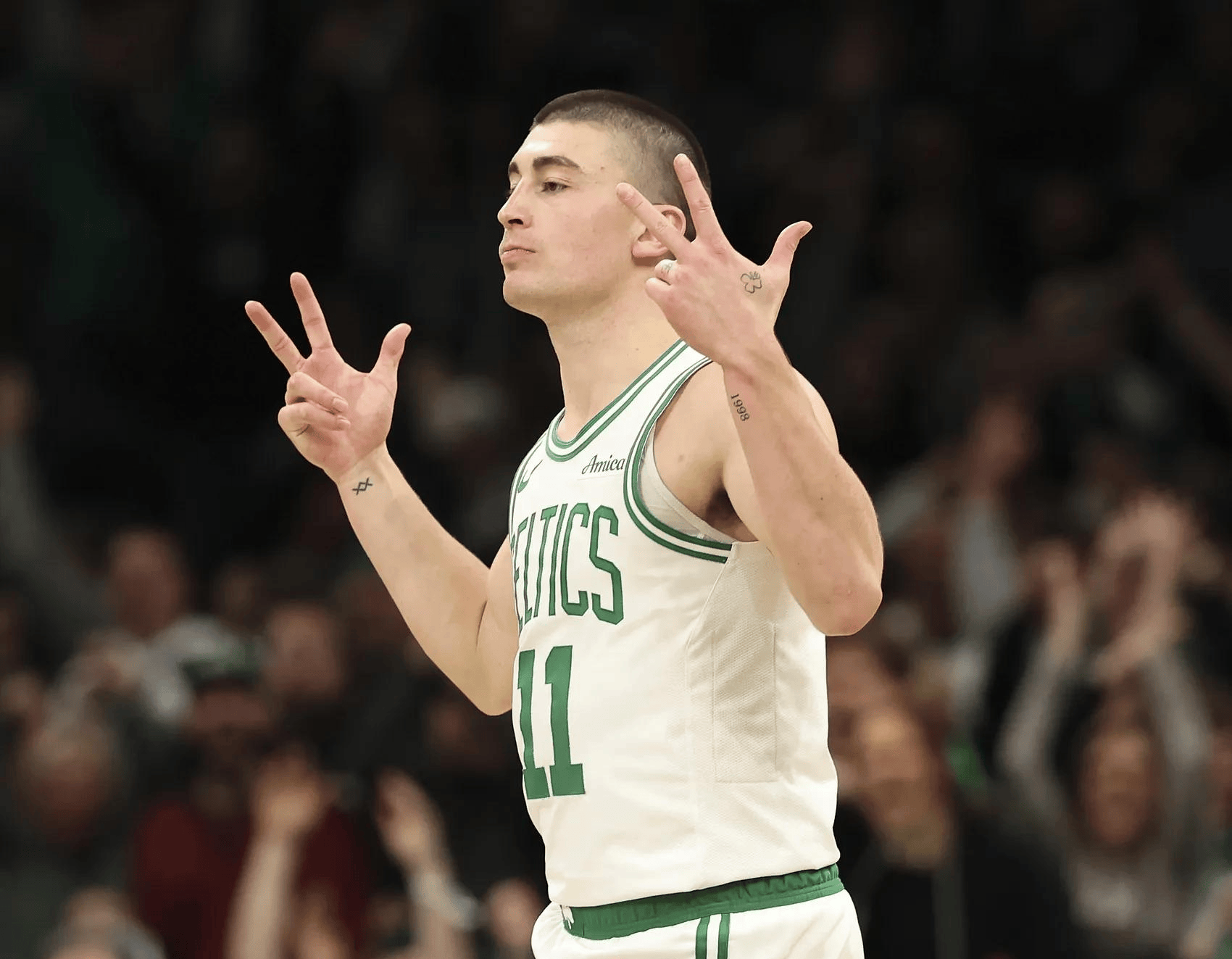 凯尔特人主场大胜尼克斯