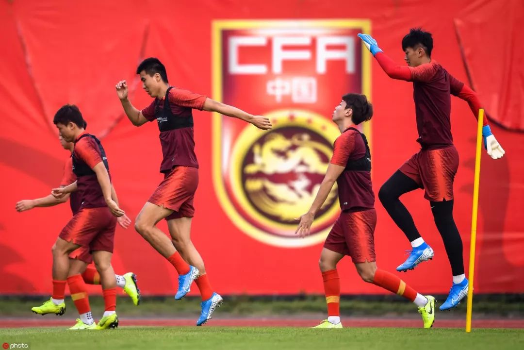 国足出征世预赛里皮正积极备战