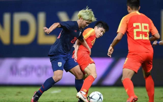 率先攻破对手的防线，领先取胜