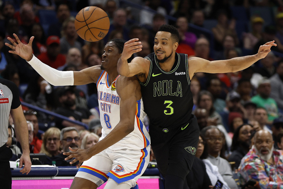 福建队险胜雄鹿，锡安惊艳四座